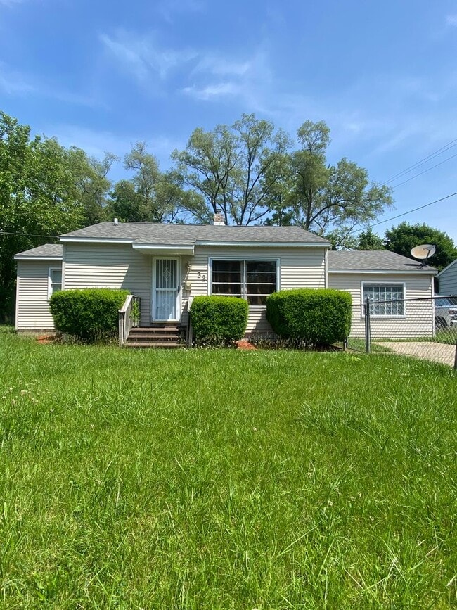 Primary Photo - Three Bedroom Home in Battle Creek
