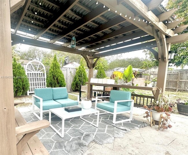 Building Photo - 7021 Scott St