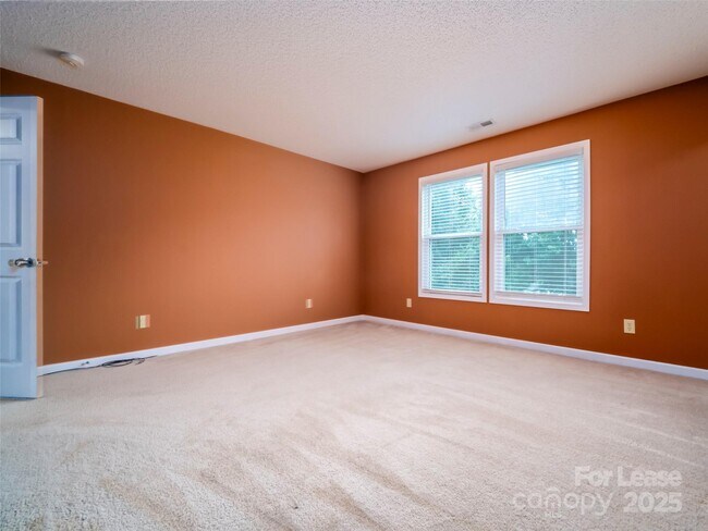 Building Photo - 910 Torsion Lane