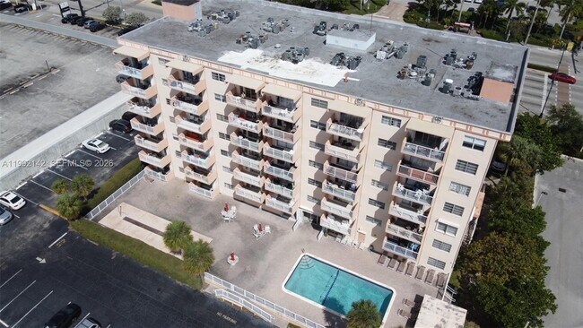 Building Photo - 2200 E Hallandale Beach Blvd
