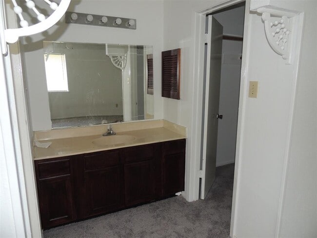Building Photo - 8350 S Meadow Bird Cir