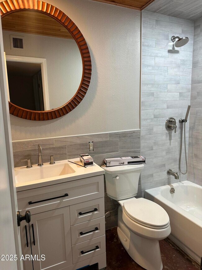 Building Photo - 8532 E Indianola Ave