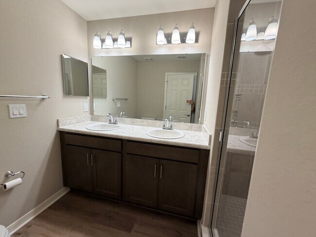 Building Photo - Modern 3BR Townhome in Plant City – Move-In Ready