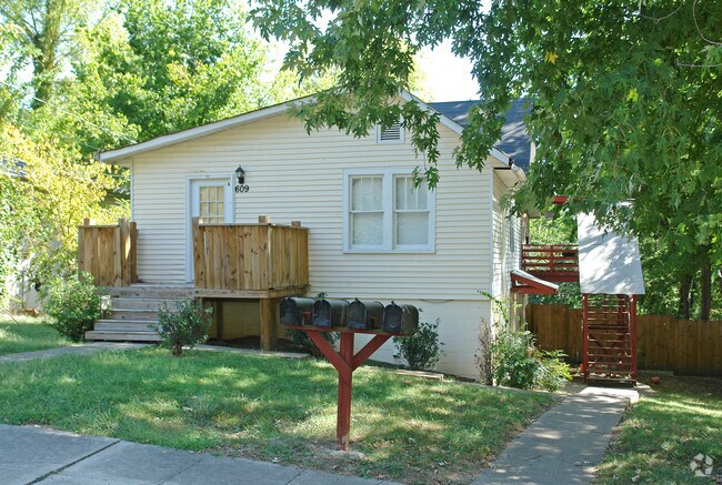 Building Photo - 601 S 11th St