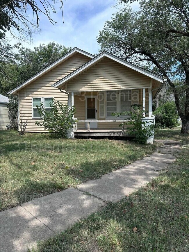 Primary Photo - $895- 2 bed 1 bath - Beautiful single family home
