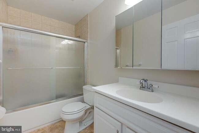 Building Photo - 6813 Market Square Dr