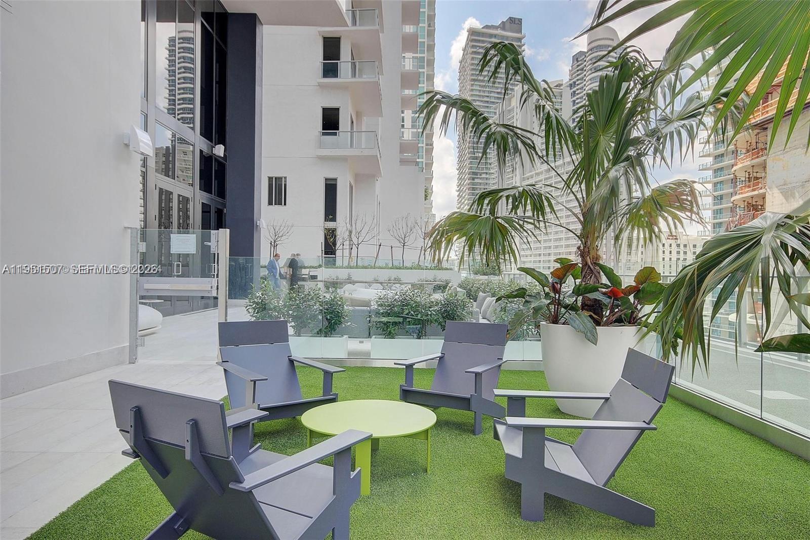 Building Photo - 1010 Brickell Ave