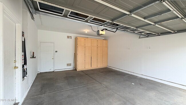 Building Photo - 689 E Springfield Pl