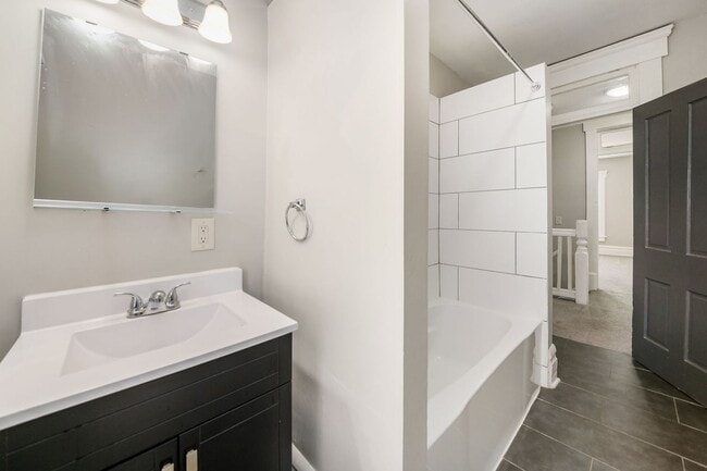 Building Photo - Beautiful 2-bed Townhome located in Olde T...