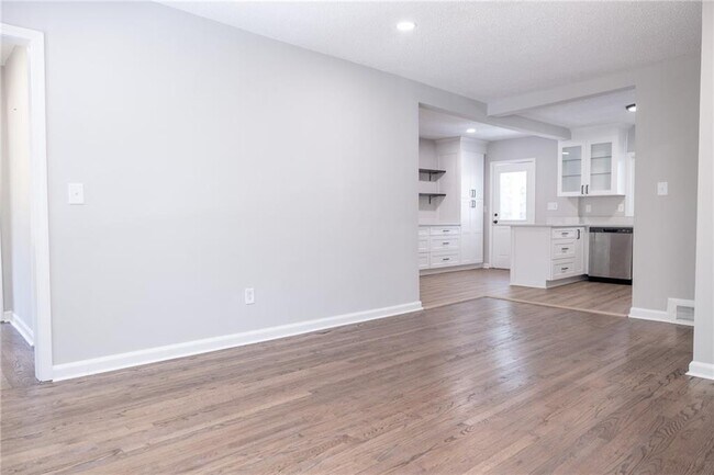 Building Photo - 522 Stell Rd