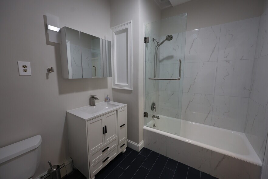 Building Photo - 318 Tappan St