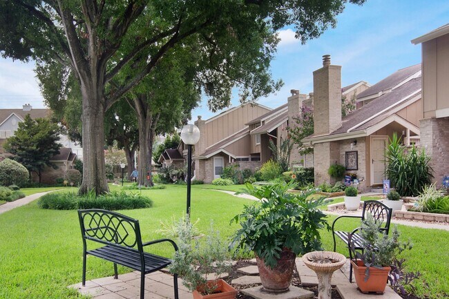 Building Photo - 11681 Village Pl Dr