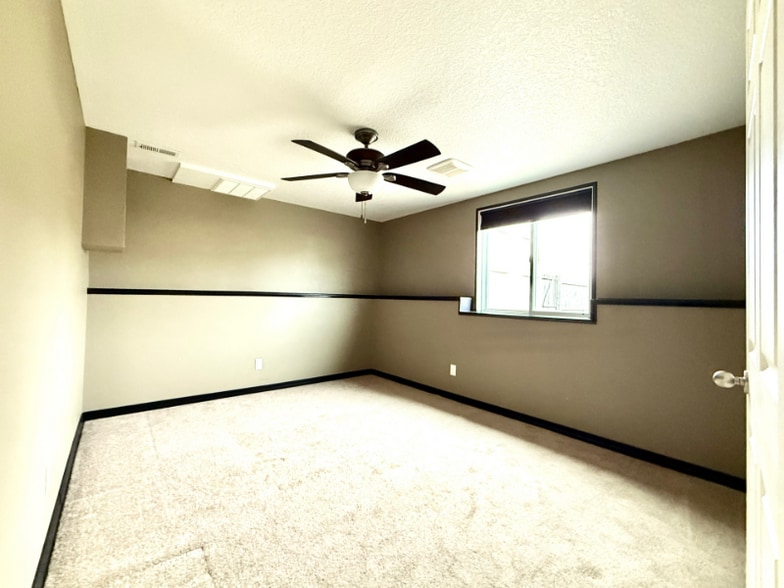 Building Photo - 505 SE Pleasant View Dr