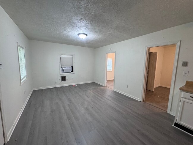 Building Photo - 922 S 27th St