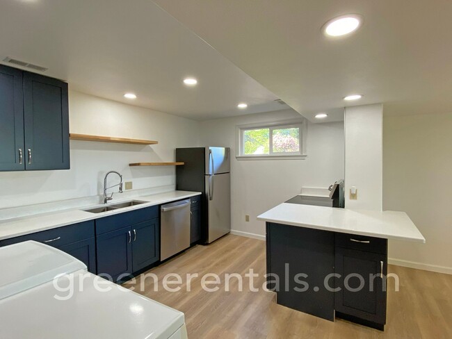Primary Photo - Cooper Point Daylight Basement ADU with Wa...