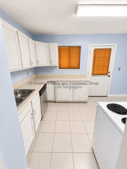 Building Photo - 66 Eglin St