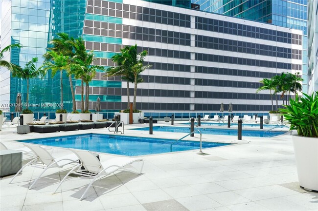 Building Photo - 200 Biscayne Blvd Way