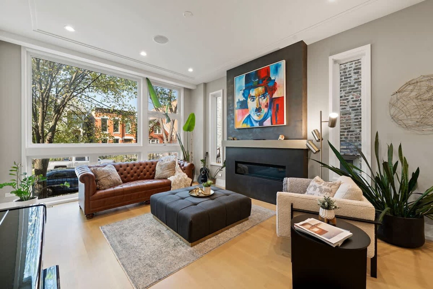 Building Photo - 1307 N Bell Ave