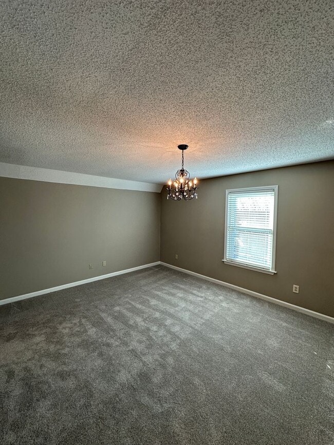 Building Photo - Elegant 4 BR w/POOL MAINTENANCE INCLUDED near Cherokee Valley Golf Club