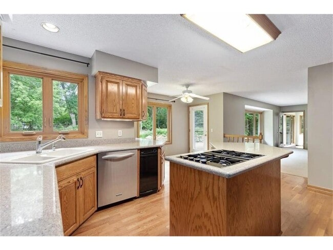 Building Photo - 7140 Willow View Cove