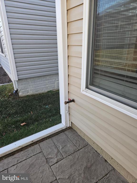 Building Photo - 18 Fenwick Dr