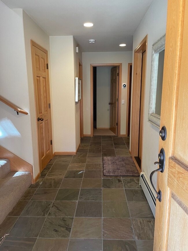 Building Photo - Low Elevation Home