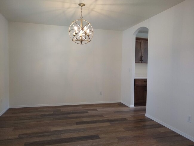 Building Photo - 3 Bedroom House in the Heights On Hood River