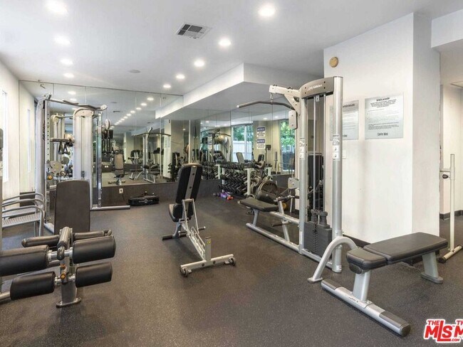 Building Photo - 1100 Alta Loma Rd