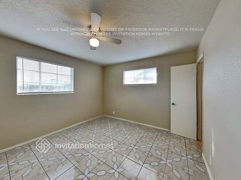 Building Photo - 4534 W Mitchell Dr