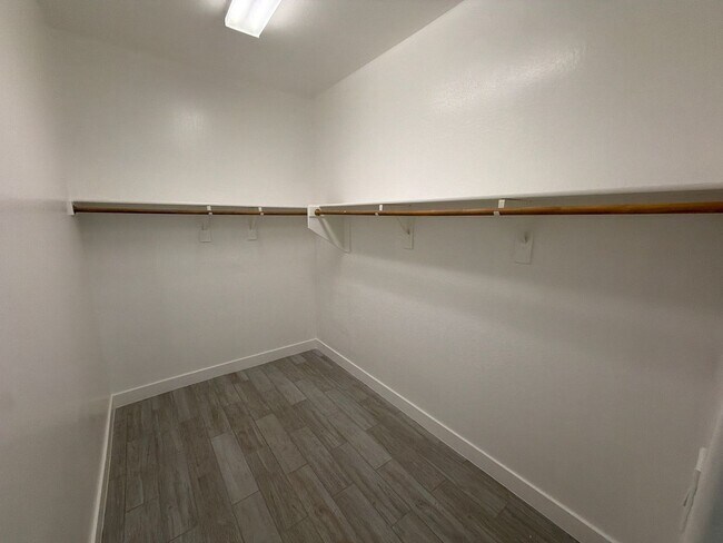 Building Photo - 21391 W Monte Vista Rd