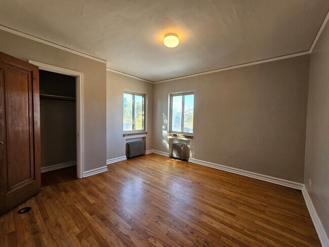 Building Photo - Charming Large 1 Bedroom in the Heart of the City