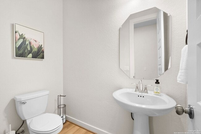 Building Photo - 143 Maravillas