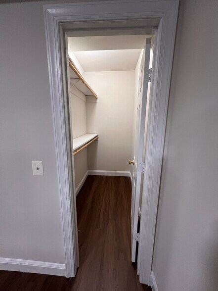 Building Photo - 9526 Parsonage Ln