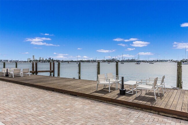 Building Photo - 1110 Venetian Way