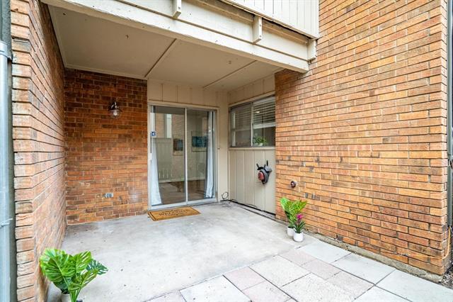 Building Photo - 2808 Escada Dr