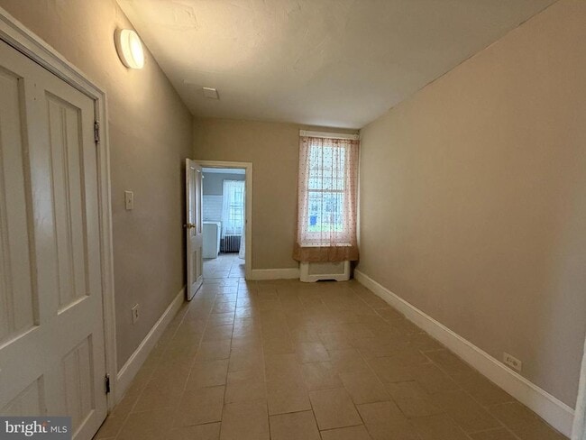 Building Photo - 603 Sharon Ave