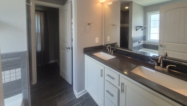 Building Photo - 1351 Freedom Dr