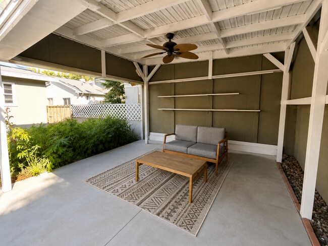 Building Photo - Beautiful Home with Solar, Central A/C, Private Yard & Garage