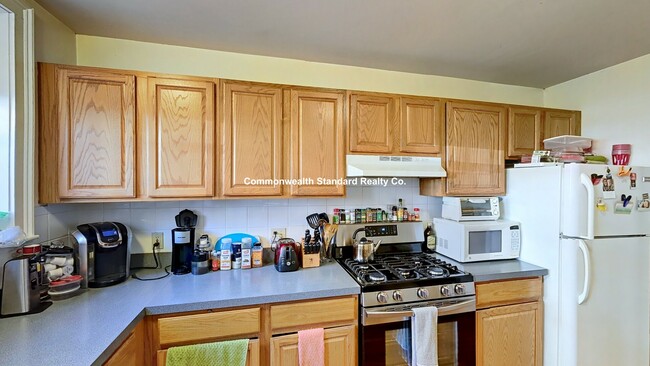 Building Photo - 23 Glenville Ave