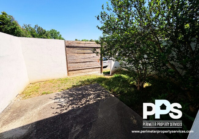 Building Photo - 1040 Sandtown Rd SW