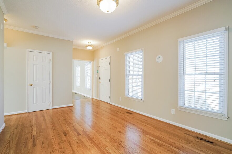 Building Photo - 11 Redding Ct