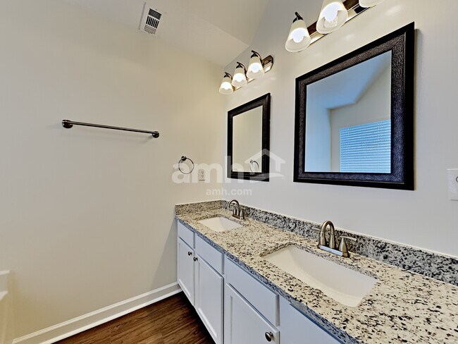 Building Photo - 900 Crowders Woods Dr