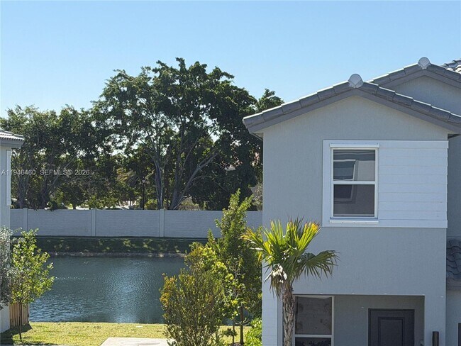 Building Photo - 145 SW 184th Ave