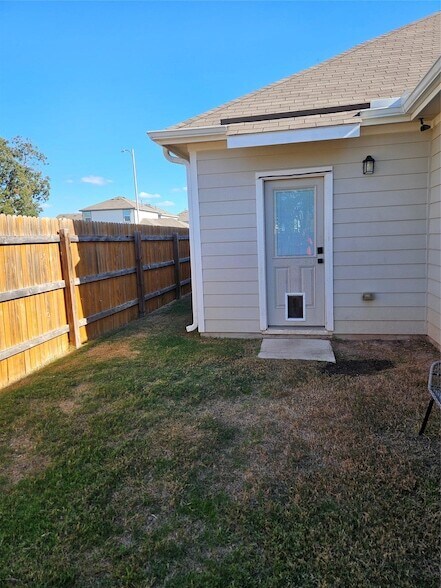 Building Photo - 1802 Los Olivios Wy