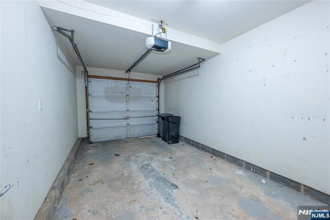 Building Photo - 63 Hickory Way