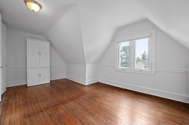 Building Photo - 20 Tenmore Rd
