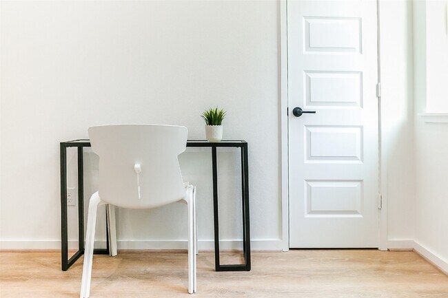 Building Photo - 4303 Chester St