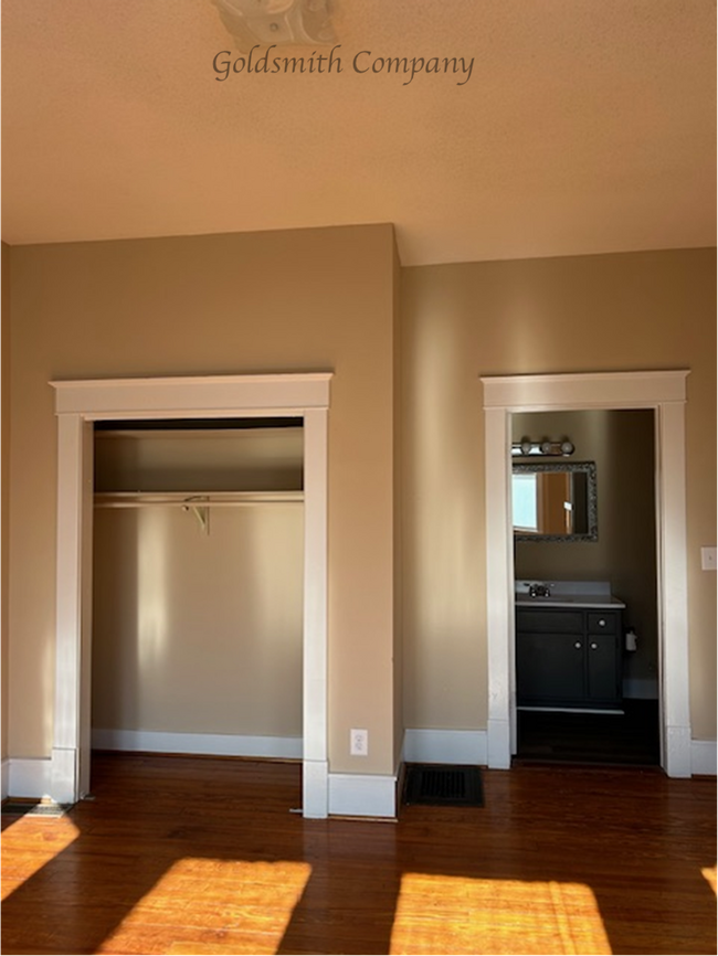 Building Photo - 224 E. Park Avenue # 1