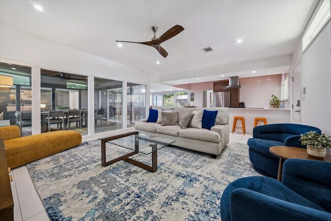 Building Photo - 9769 Oak Point Dr