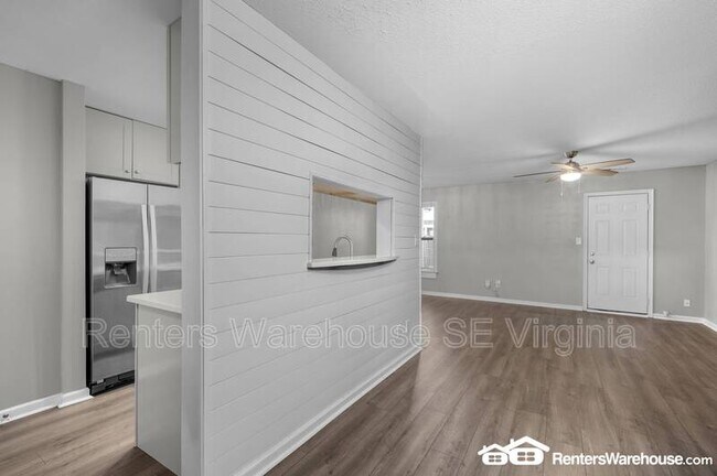 Building Photo - 688 Aylesbury Dr